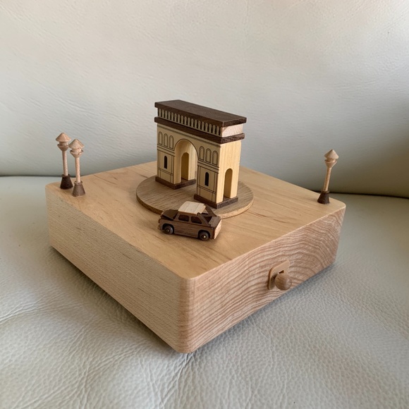 New - Collectible Musical Box - Arch of Triumph - Picture 3 of 8